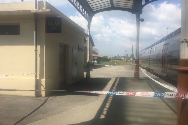 Le corps d'un nouveau-né retrouvé dans les toilettes de la gare de Bergerac ce vendredi 29 avril 2022.