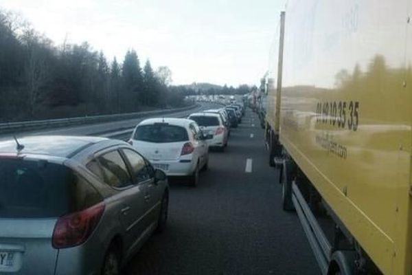 Un bouchon de 10 km s'est crée suite à l'accident, le deuxième en deux jours quasiment au même endroit sur l'A20 