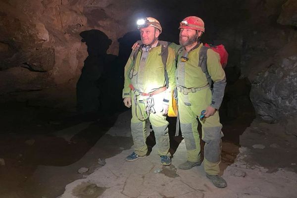 Mialet (Gard) - les 2 spéléologues ressortent de la grotte de Trabuc après 60 jours sous terre - 27 janvier 2022.