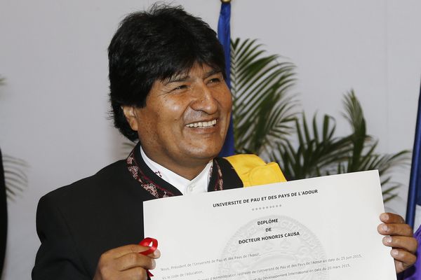 Le président Morales doctor  Honoris Causa de l'Université de Pau