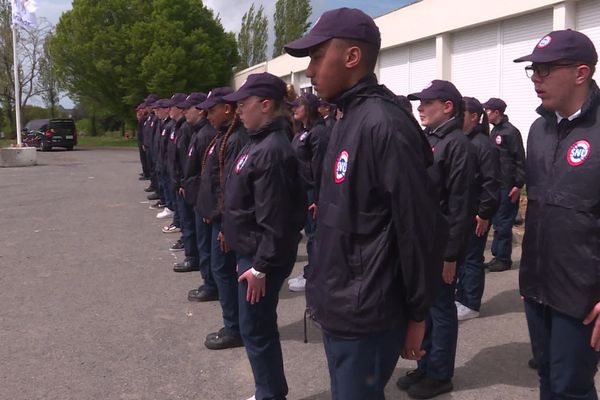 À Guérande, plusieurs jeunes volontaires participent au Service National Universel, inspiré du service militaire.