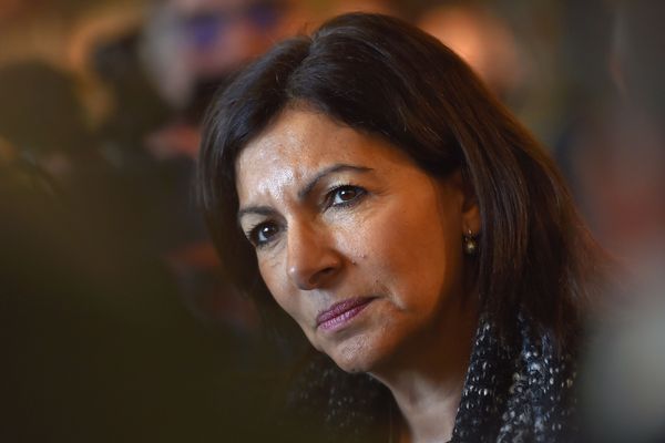 La maire de Paris, Anne Hidalgo, porte un projet de construction de tours dites "écologiques" dans le quartier de Bercy-Charenton.