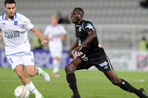 A gauche, Malik Couturier la saison passée sous les couleurs du Angers SCO