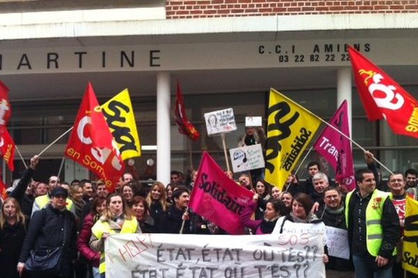 Les salariés de Callexpert manifestent devant le tribunal de commerce d'Amiens