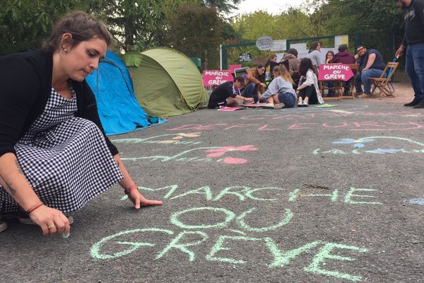 Les animateurs demandent un salaire "décent, au moins au SMIC".