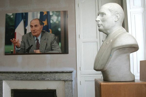 A l'intérieur de la maison natale de François Mitterrand à Jarnac (16).