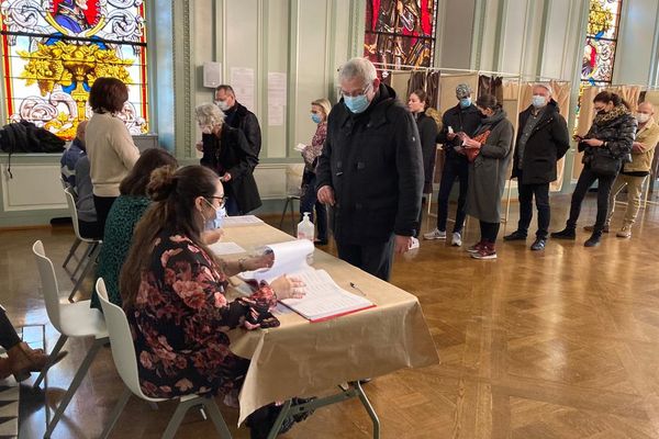 A Metz, Emmanuel Macron vire en tête au premier tour.