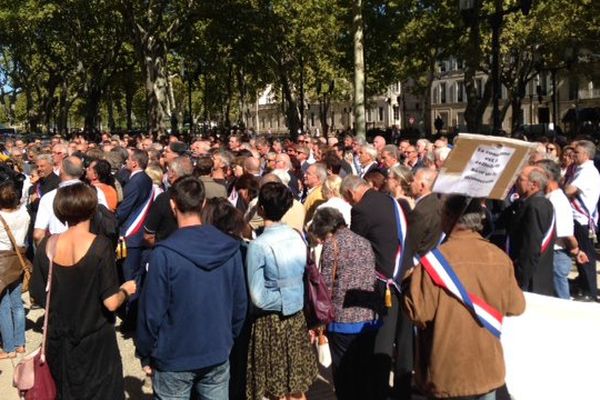 Nîmes - les maires du Gard manifestent contre les baisses des dotations d'Etat - 18 septembre 2015.