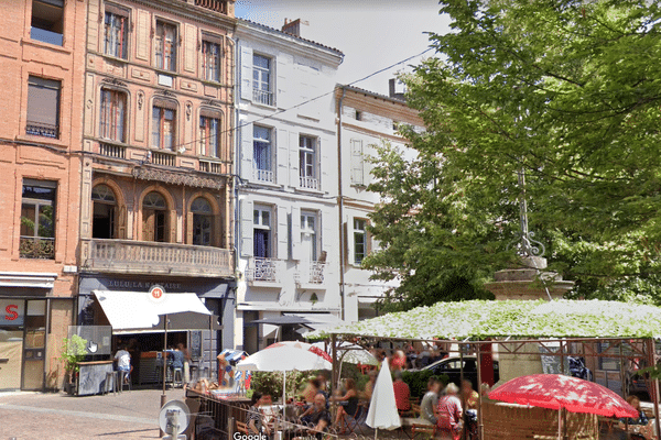 L'accès au 46 rue de la République est fermée. Une procédure de péril est engagée par la mairie. Le restaurant a dû fermer dans l'attente des travaux.