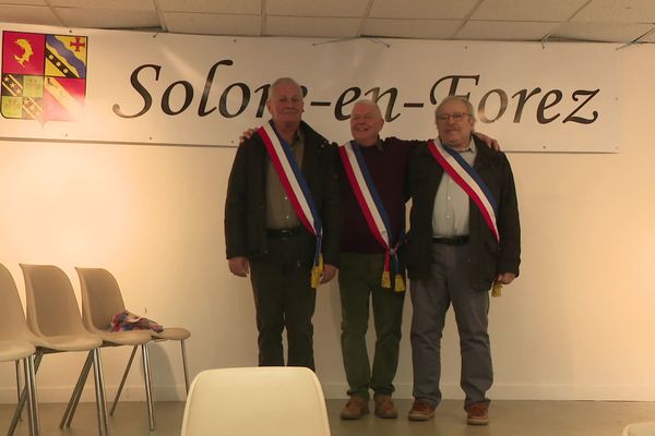 Les maires des trois bourgades. Au centre, le nouveau maire de Solore-en-Forez