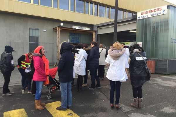 Infirmières et aides-soignantes ont débrayé lundi 8 janvier 2018 pour exprimer leur ras-le-bol