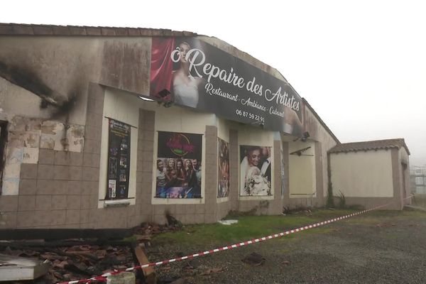 La discothèque de Val-d'Oire-et-Gartempe, en Haute-Vienne, a été entièrement ravagée par les flammes, à deux jours du Nouvel An. Pour le réveillon, 150 clients étaient attendus.