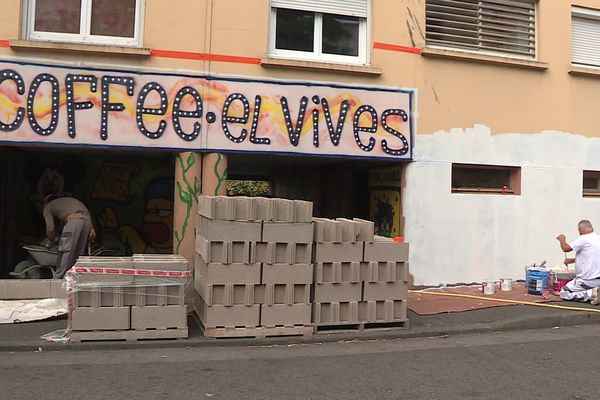 Le "coffee shop", point de vente de stupéfiants, se présentait ostensiblement dans la cité El Vivès, à Perpignan (Pyrénées-Orientales). Il a été muré le mardi 29 juin 2021.