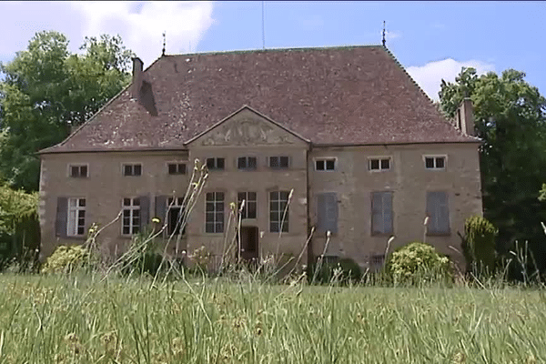 A Dolomieu, en Isère, le domaine de Buffières est la propriété de Saint-Fons depuis 1951.