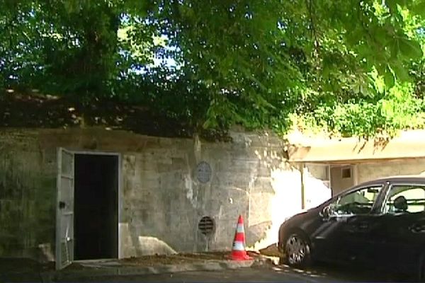 Le blockhaus du commandement allemand de la 7e armée a été construit en 1943. Il se trouve dans l'enceinte du Collège Berthelot (centre-ville du Mans).