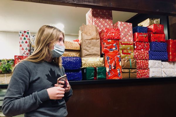 Les paquets cadeaux s'accumulent dans les points de récolte