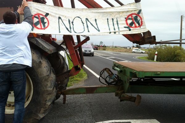 La confédération paysanne de Vendée participe aux manifestations spontanées en réaction aux évacuations en cours sur le site #NDDL