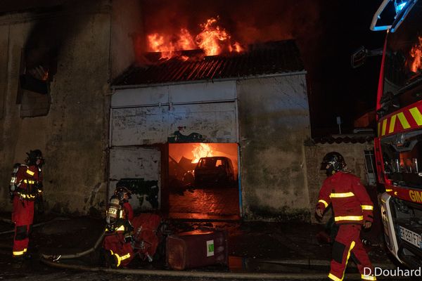 L'incendie d'un garage de 400 m² à Montfermeil a été maîtrisé hier soir vers 23h30.