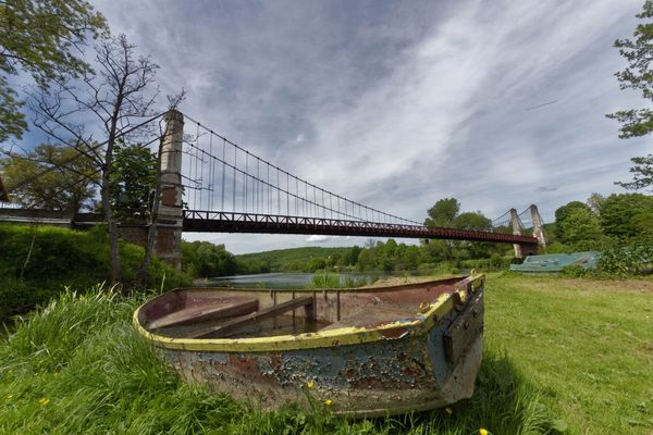 Avant que le pont ne voit le jour, on traversait l'Yonne à la barque.