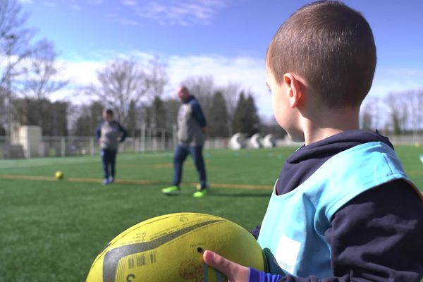 Rugby Magazine en Nouvelle-Aquitaine vous emmène dans les coulisses de l'USAL à Limoges, avec des joueurs en herbe !