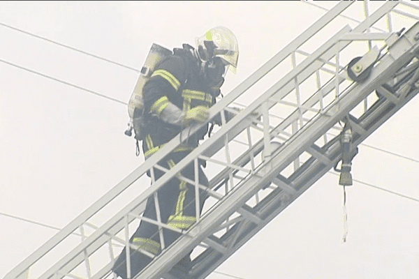 Il était 6H30, jeudi matin lorsque les sapeurs-pompiers de Haute-Loire ont été appelés sur un incendie d’habitation, à Collat, petite commune située non loin de Paulhaguet. A leur arrivée, les secours ont constaté que l’occupant de l’habitation, âgé de 82 ans, avait été extrait de la maison en flammes. Photo d'illustration.