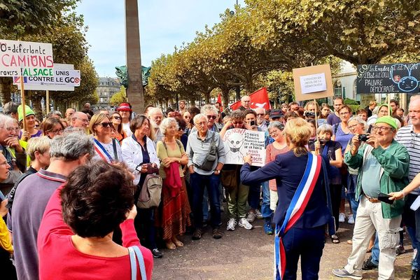 120 personnes se sont réunies devant le parvis de l'Opéra national du Rhin début septembre.