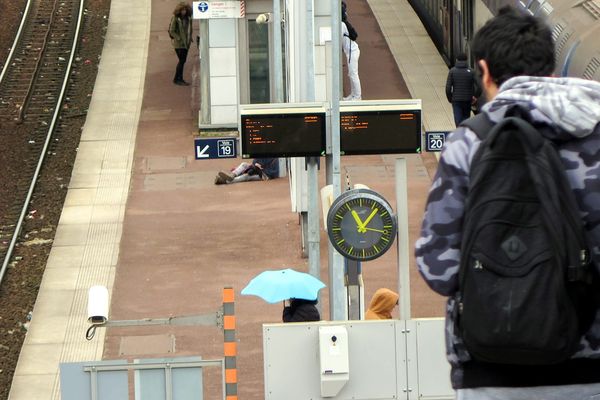 Sur un quai d'une gare SNCF (image d'illustration).