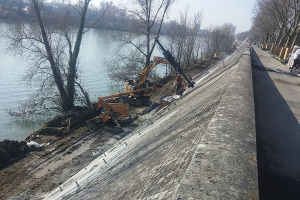 Les travaux vont durer jusqu'à la fin de l'année 2015 sur la digue de l'avenue de Muret à Toulouse.