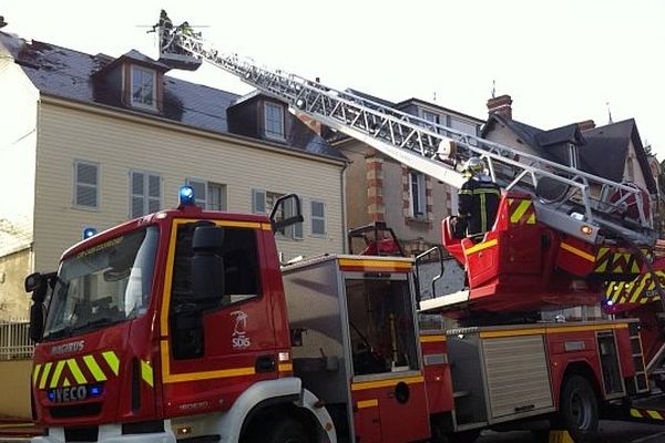 Le feu s'est propagé à la charpente / Rue Caponière Caen