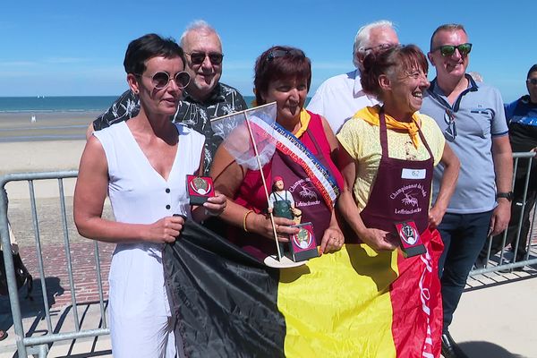 La belge Nadine Deetens est la nouvelle championne du monde de décorticage de crevettes grises.