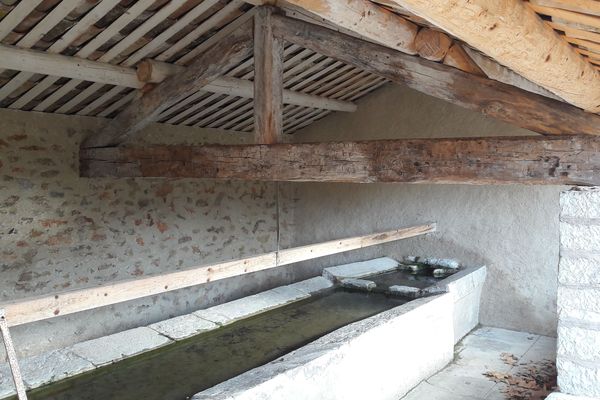 A la Verdière dans le Var, le lavoir restauré de la Gouargo