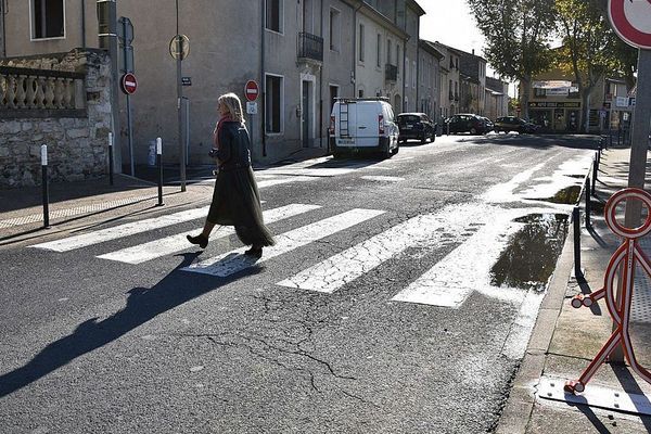 A Lunel, la silhouette en 3D de Pieto semble prête à bondir sur le passage Quai Voltaire.