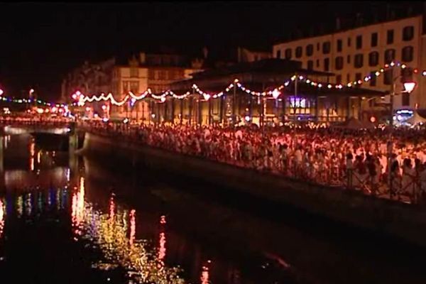 Durant toutes les fêtes de Bayonne des comptoirs sont installés dans toute la ville par les cafetiers, permettant aux "festayres" de se "désaltérer"...