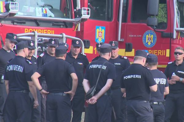 361 sapeurs-pompiers venus de 7 pays de l'Union Européenne sont arrivés en renfort entre jeudi et vendredi, pour tenter de maîtriser l'incendie qui continue de ravager la forêt de Gironde.