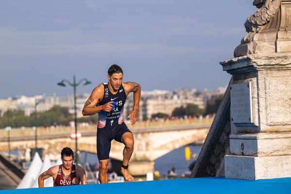 Vincent Luis, pendant l'épreuve test de Triathlon des Jeux Olympiques, en août 2023