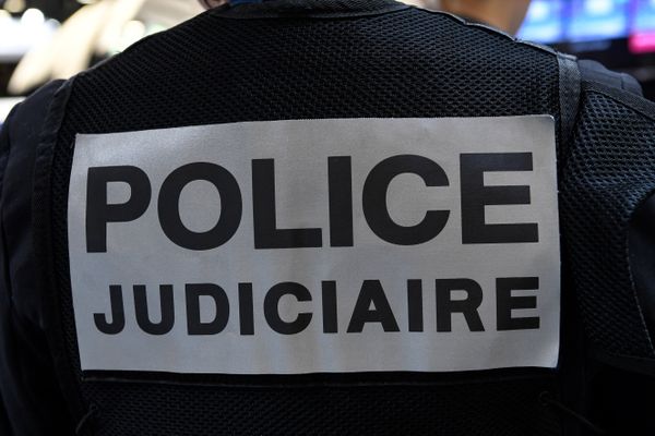 La police judiciaire de Lyon a été saisie de l'enquête sur le braquage d'un camion transportant des cigarettes à Vienne (Isère) le 30 mars 2021. (Illustration)