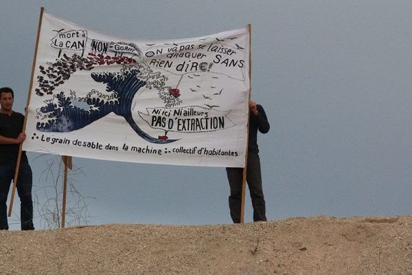 Nouvelle manifestation lundi 12 septembre des opposants à l'extraction de sable coquillier en baie de Lannion par la CAN.