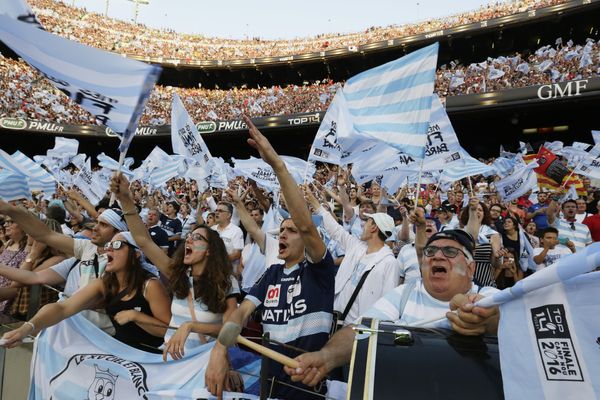 Des supporters du Racing 92 au Camp Nou, lors de la finale du Top 14.