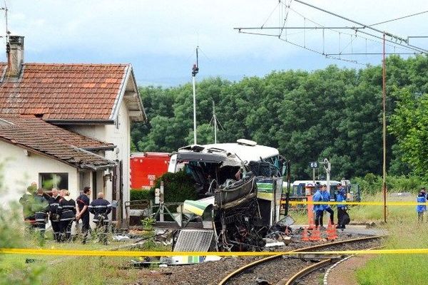 En juin 2008, sept collégiens avaient trouvé la mort dans la collision de leur car avec un TER, au passage à niveau d'Allinges
	