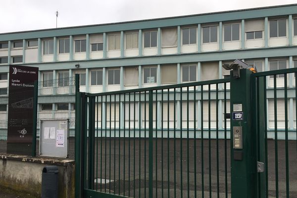 96 élèves, profs et personnels du lycée Dunant à Angers confinés pour cause de coronavirus, le 10 mars 2020