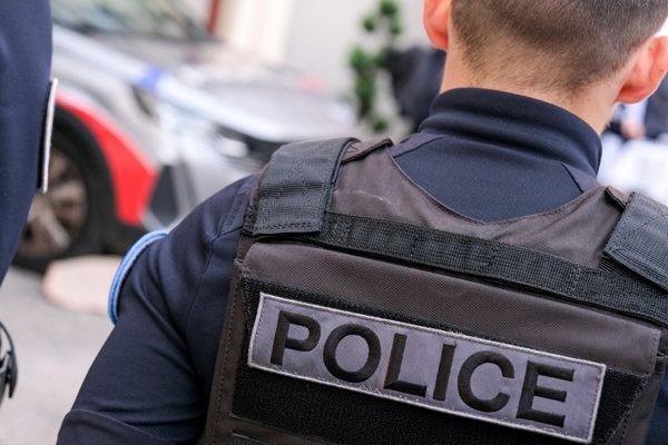 Les policiers étaient en patrouille à pieds quand l'homme leur a foncé dessus en voiture.