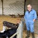 Jacky Savin, producteur de lait bio à Parthenay-de-Bretagne, a ses comptes bancaires dans le rouge. Il est toujours dans l'attente du versement des aides de la PAC
