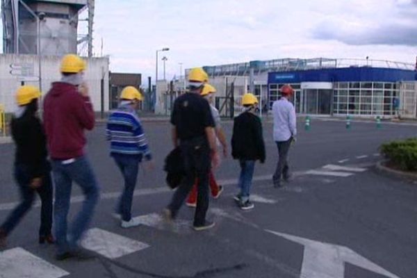 Un groupe de visiteurs découvre les secrets de la centrale nucléaire de Saint-Laurent-des-Eaux dans le Loir-et-Cher