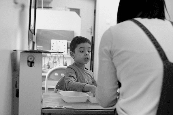 La classe des coccinelles le 07 février à 20h au Centre Culturel Edouard Brenot de Grigny (69) pour une immersion dans l’Unité d’Enseignement Maternelle Autisme de la ville.