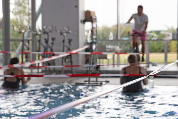 Un cours d'aquagym obéit aux nouvelles règles de distanciation, à Strasbourg - Photo d'illustration