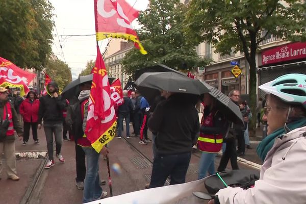 Des milliers de personnes dans les rues de Grenoble, ce jeudi 29 septembre, pour l'augmentation du pouvoir d'achat et contre la réforme des retraites.