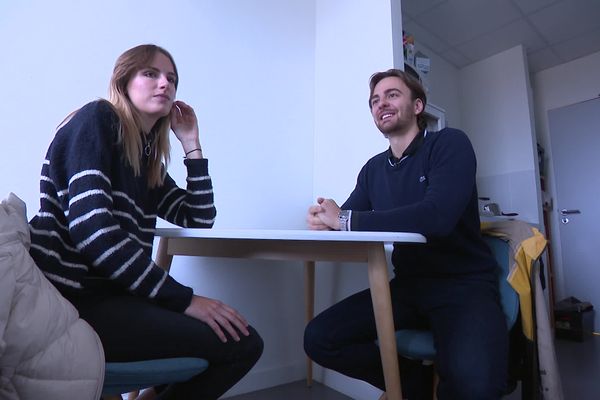 Soignants itinérants : Anaïs et Brice font un tour de France des remplacements médicaux. Le périple des deux Auvergnats débute dans la Drôme. Janvier 2024.