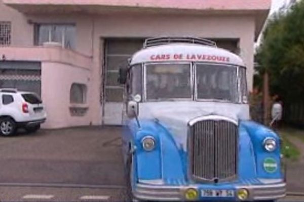 Un magnifique autocar des années 50 sauvé de la ferraille par quelques passionnés.