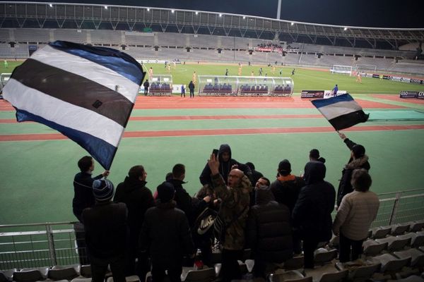 Des supporters du Paris FC au Stade Charlety à Paris en février 2019.