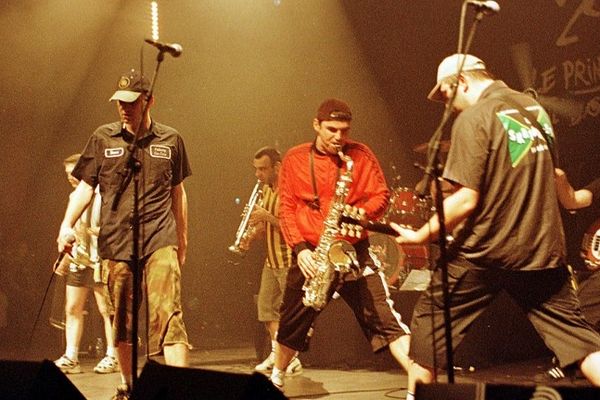 le groupe rock-ska-latino originaire de Saumur la "Ruda Salska" créé en 1993 à Saumur est désormais "La Ruda"